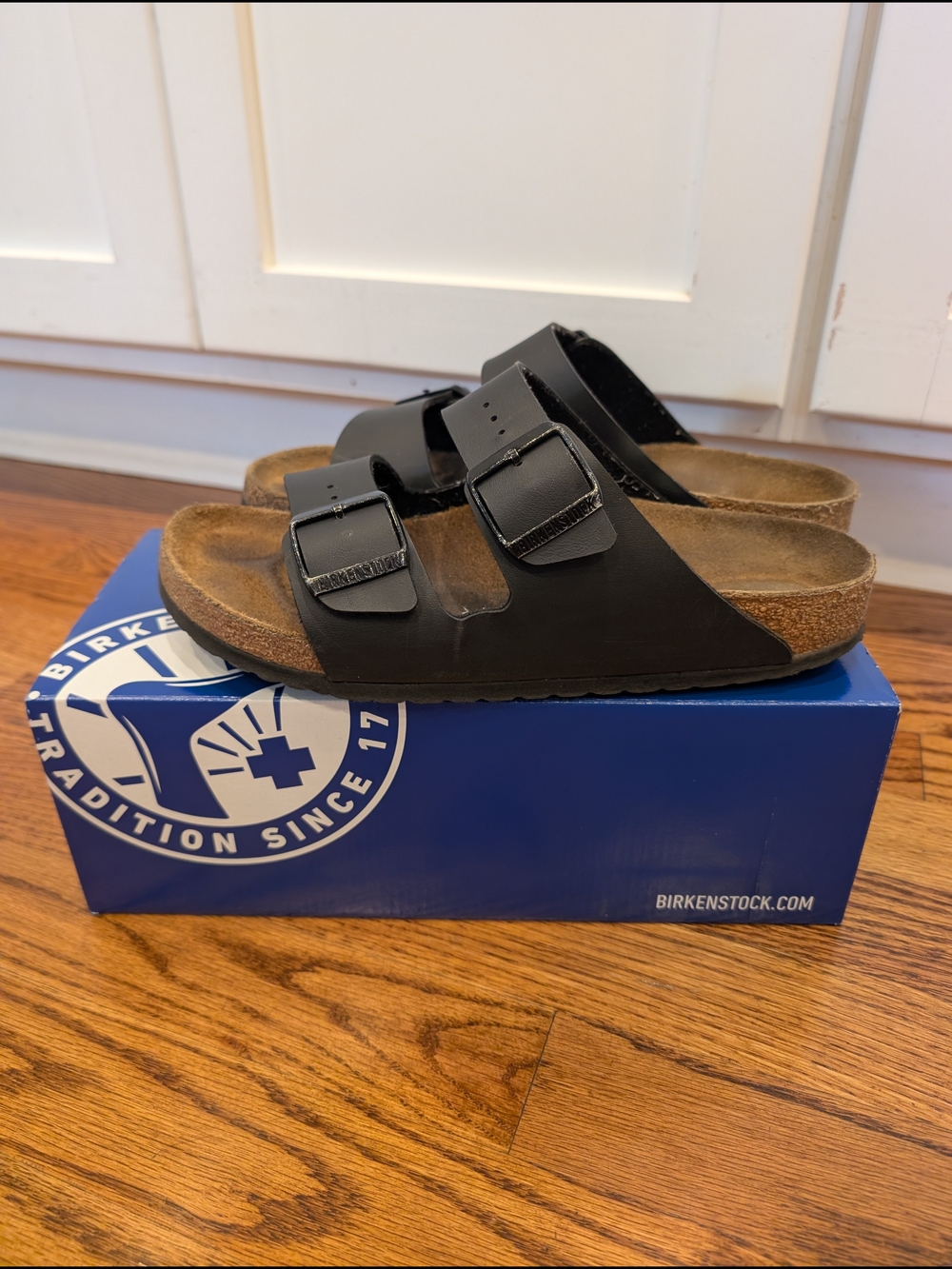 Birkenstock Arizona Black Leather Two-Buckle Sandals. Size 40 narrow Men/Women